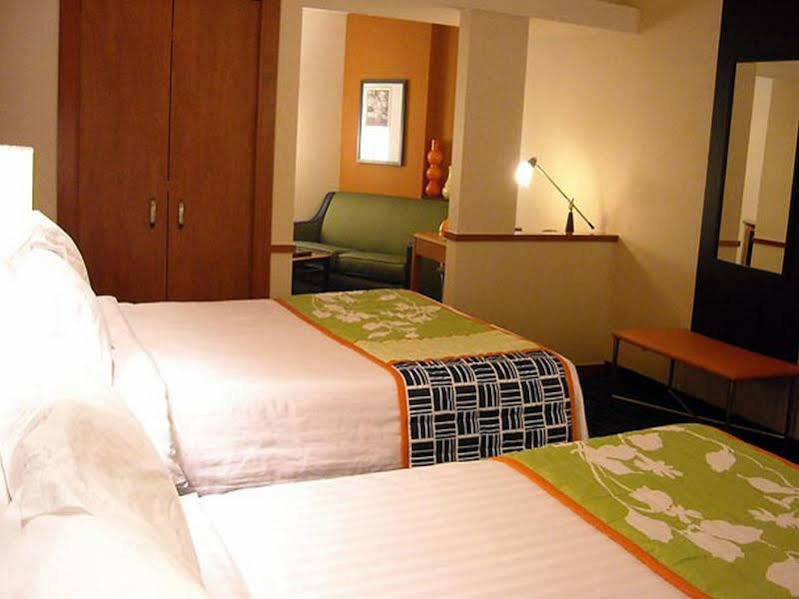 Fairfield Inn & Suites Колумбия Номер фото